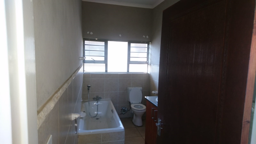 To Let 3 Bedroom Property for Rent in Hillside Free State